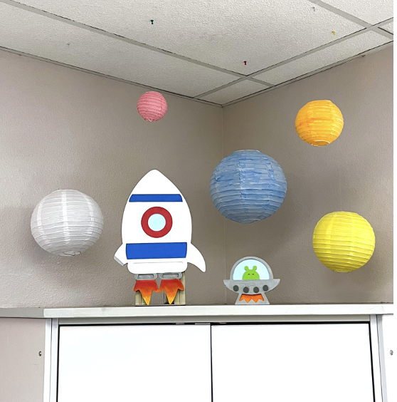 space-classroom-decor